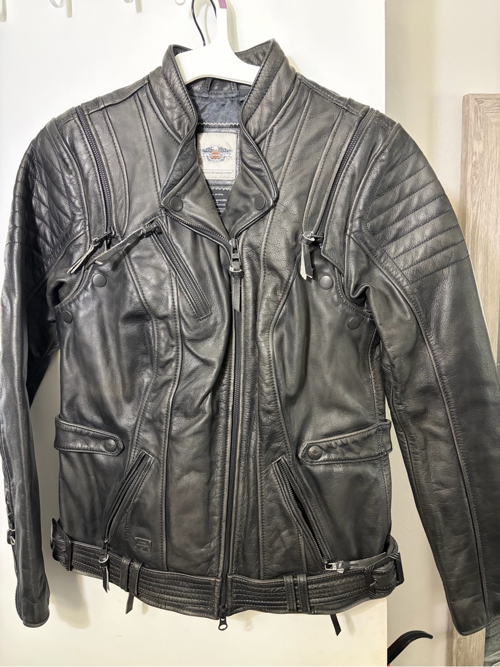 Harley Davidson Women
BRAVA Convertible Leather Jacket Vest Medium
97173-17VW